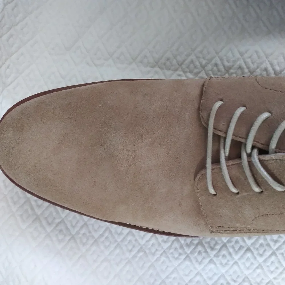 Banana Republic Dewitt Sand Suede Oxford